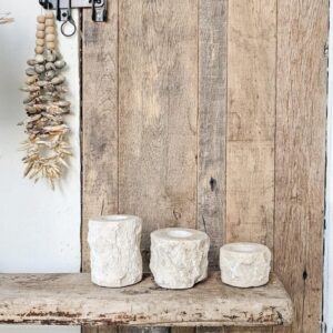 סט 3 מחזיקי נר מאבן שיש טבעית – בגבהים משתנים