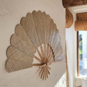 מניפת קיר גדולה מבמבוק טבעי